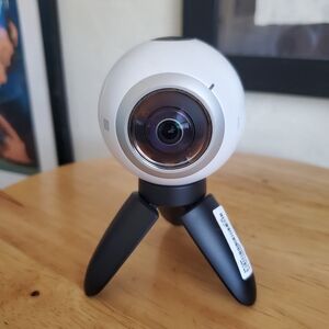 Samsung Gear 360 Sphearical Tripod Camera